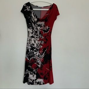 Sleeveless dress black and red flowers.